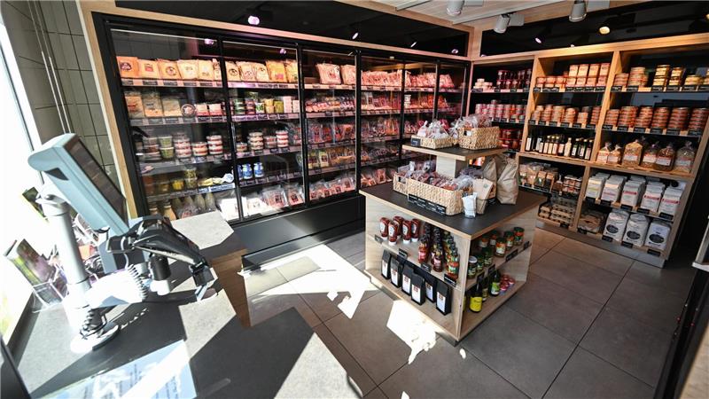 Ein Selbstbedienungsladen einer Metzgerei in Baden-Württemberg. Fleischwaren werden hier ohne Verkaufspersonal angeboten.