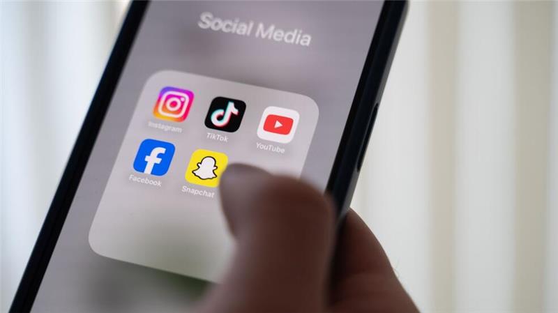 London: Haft für Tech-Bosse, die Kinder nicht schützen Ein Social-Media-Verbot für unter 16-Jährige wie in Australien soll es in Großbritannien zunächst nicht geben. (Archivbild)