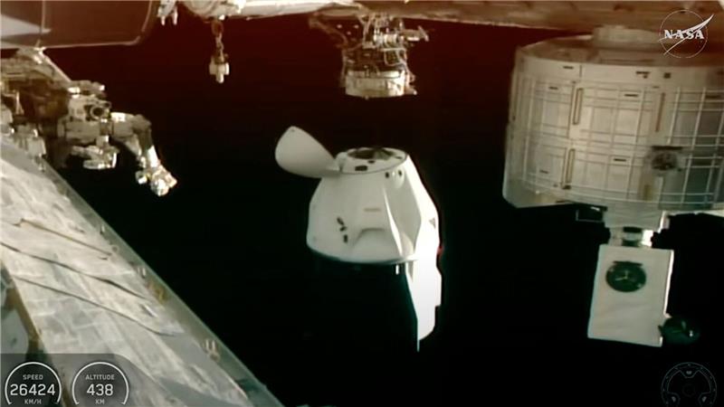 Ein SpaceX Dragon dockt mit vier NASA Crew-11-Mitgliedern an Bord von der Internationalen Raumstation ISS ab.