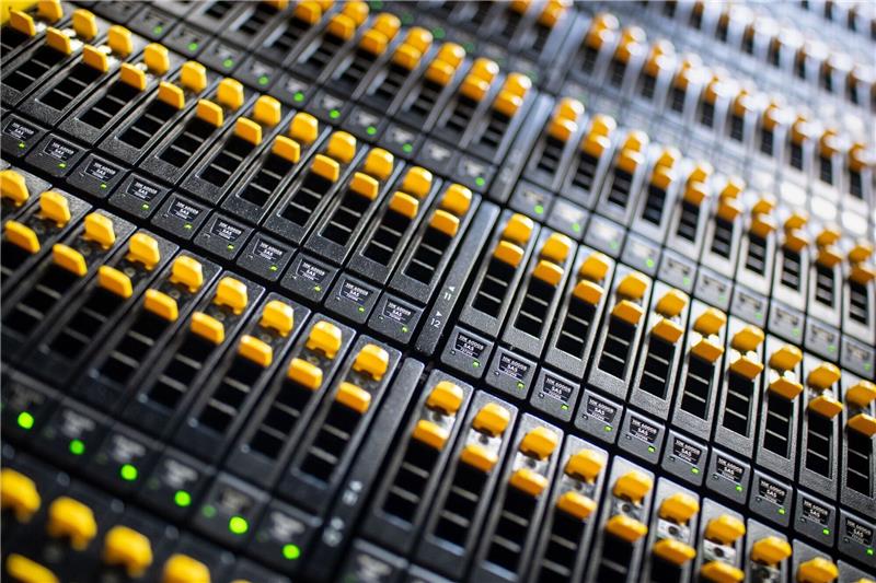 Vorratsdatenspeicherung: Buschmann legt Entwurf vor Ein Speichersystem mit über einem Petabyte an Kapazität ist in einem Rechenzentrum des bayerischen Landeskriminalamts.