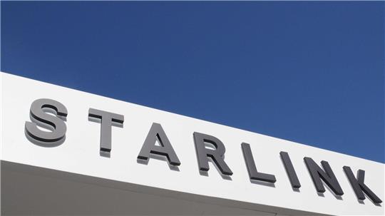 Ein Starlink-Marketingpavillon beim Mobile World Congress 2024.