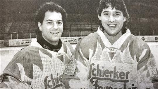 Ein Strahlemann: Maurice „Moe“ Lemay (r.) am Abend seiner ersten Trainingseinheit im Braunlager Wurmbergstadion an der Seite des am gleichen Tag verpflichteten Startorwarts Corrado Micalef.