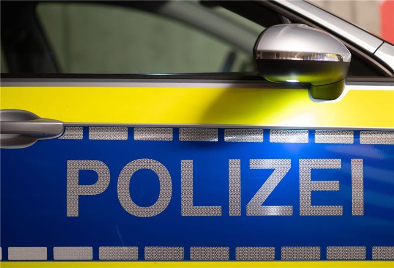 Mann in Zug verletzt: Polizei vermutet rassistische Tat Ein Streifenwagen der Polizei.