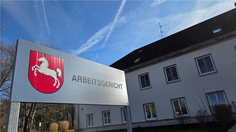 Ein Streit zwischen zwei Managern und Volkswagen beschäftigt weiter die Justiz in Niedersachen.