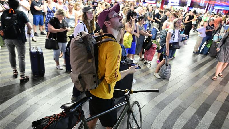 Ein Stromausfall hat am Freitag große Teile Tschechiens und der Millionenmetropole Prag lahmgelegt.