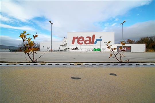 Ein Stück Goslarer Einkauf-Geschichte ist zu Ende: Am 30. Januar schließt der Real an der Gutenbergstraße für immer. Edeka plant auf dem Areal einen Neubau bis 2023.