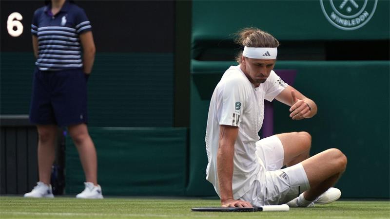 Zverev zieht trotz Problemen in zweite Wimbledon-Runde ein Ein Sturz beeinträchtigte Alexander Zverev nicht.