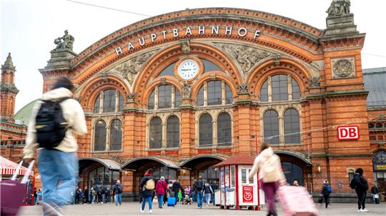 Ein „Super Recognizer“ hat am Bremer Hauptbahnhof eine mutmaßliche Diebin erkannt. (Archivbild) 