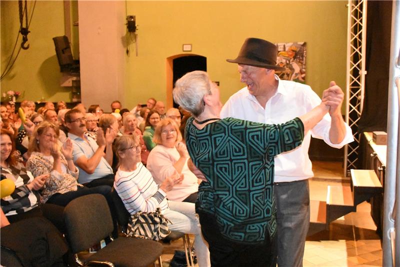 Ein Tänzchen: Dagmar Eichenauer lernte Huub Dutch in Heidelberg kennen und holt ihn immer wieder in den Harz. Foto: Kempfer