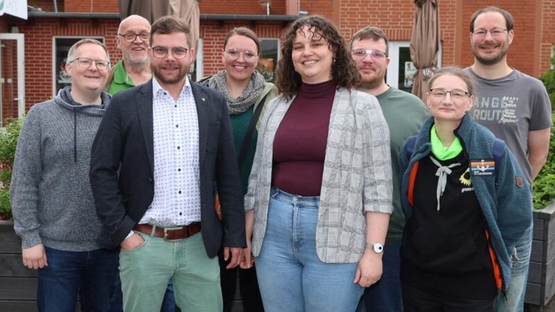 Ein Teil der Grünen Liste für die Stadtratswahl in Clausthal-Zellerfeld (v.l.): Frederik Droste-Rehling, Matthias Koch, Wolfram Haeseler, Celine Krause, Agnes und Alexander Lindmüller, Inka Rockmann und Oliver Koch.