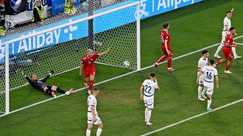 Dänemark deutscher Achtelfinalgegner - Erinnerungen an 1992 Ein Treffer für die Dänen wurde zu Recht nicht gegeben.