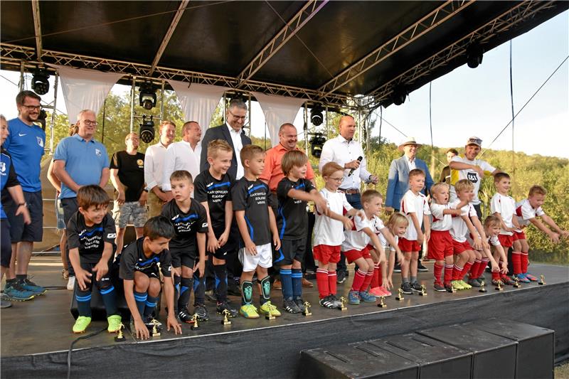 Ein Turnier mit Siegerehrung der G-Jugend-Nachwuchskicker gehört zur Eröffnung des Vienenburger Seefestes dazu.  Foto: Roß