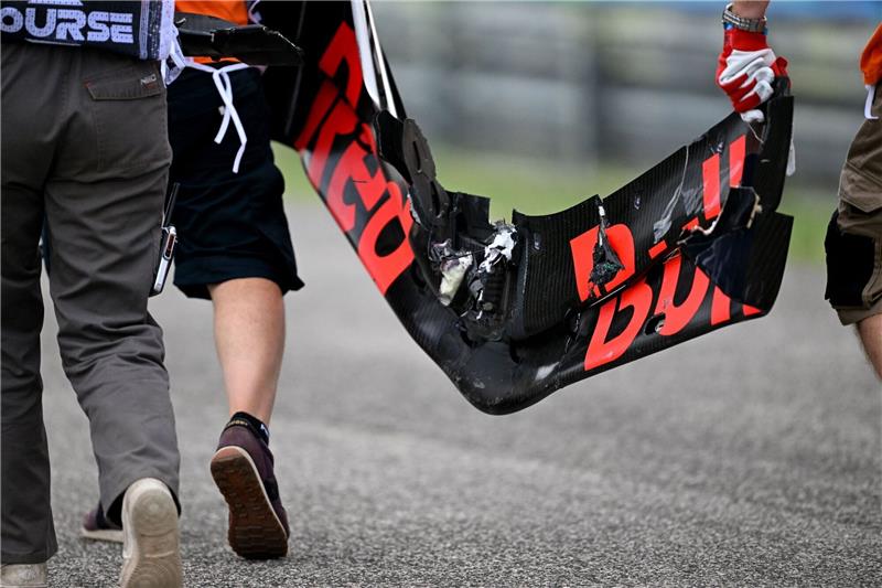 Schwacher Ungarn-Auftakt für Verstappen und Red Bull Ein Unfall von Sergio Pérez und heftiger Regen haben die Fahrer wertvolle Trainingszeit gekostet.