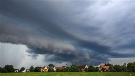 Ein Unwetter im Augst 2024 in der Nähe von Wolfratshausen in Oberbayern. (Archiv) 