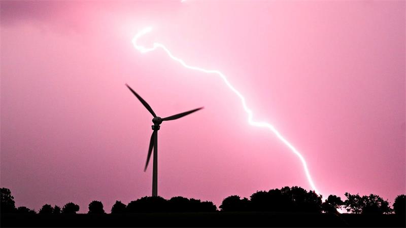 Ein Unwetter zieht über Niedersachsen. (Symbolbild)