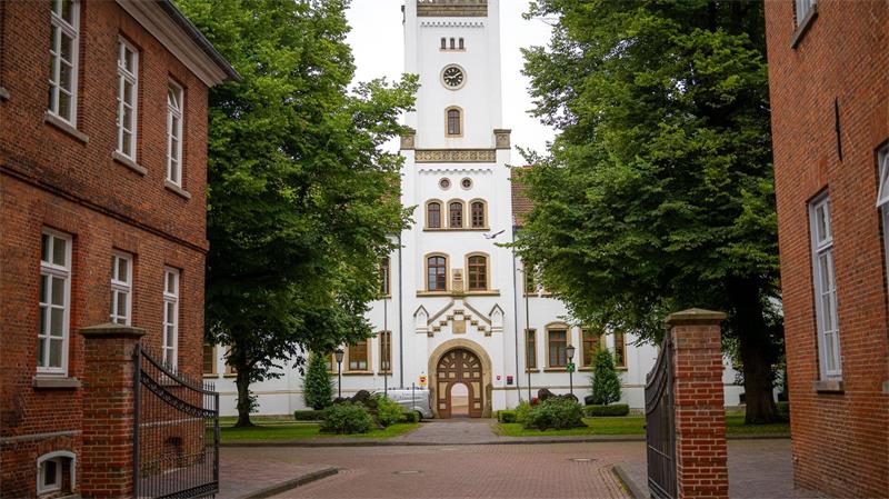 Streit um eine Frau? 34-Jähriger wegen Mordes vor Gericht Ein Urteil soll Ende Juli am Landgericht Aurich gesprochen werden.