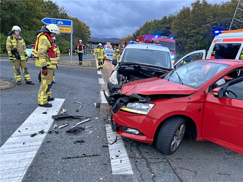 Tatverdächtiger festgestellt, Unfall zwischen Oker und Vienenburg Ein Verkehrsunfall auf der Strecke zwischen Oker und Vienenburg am Dienstagmorgen. Foto: Feuerwehr