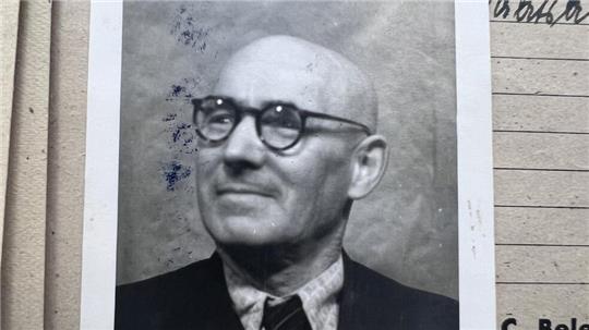 Ein Volksempfänger aus dem Jahr 1938, mit dem das NS-Regime die Deutschen flächendeckend mit Propaganda beschallte. Streng verboten war dagegen das Hören ausländischer Sender. Kurt von Freyhold und die Wichmanns nutzten ein Saba-Radio, um die BBC zu hören.