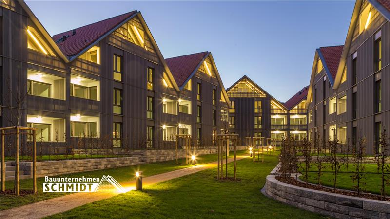 Wohntraum am Forellenteich ist fertig Ein Vorzeigeobjekt in Sachen Effizienz und Nachhaltigkeit: Die neue Anlage mit insgesamt 48 Wohnungen punktet mit Holzfassaden, Geothermie und Wohnraumlüftung mit Wärmerückgewinnung.