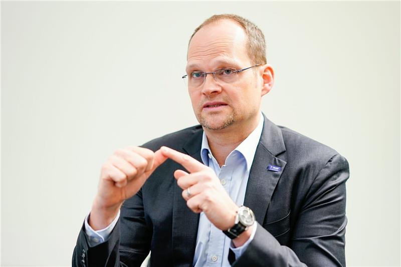 BASF sieht europäische Chemie im Wettbewerbsnachteil Ein Wachstumsgeschäft müsse anders gesteuert werden als ein Geschäft, das im Wesentlichen auf Rendite ausgerichtet sei, so BASF-Finanzchef Dirk Elvermann.