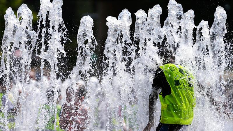 Jüngste Hitzewelle: Deutlich mehr Tote durch Klimawandel Ein Wasserbrunnen während der Hitzewelle in Belgien. (Archivbild)