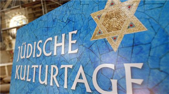 Ein Werbeplakat wirbt für die Jüdischen Kulturtage 2023. Im kommenden Jahr könnte Goslar Gastgeber sein.