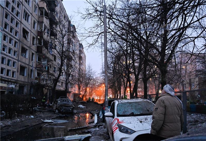 Krieg gegen die Ukraine: So ist die Lage Ein Wohnhaus in Kiew wurde bei einem Raketenangriff der russischen Armee beschädigt.