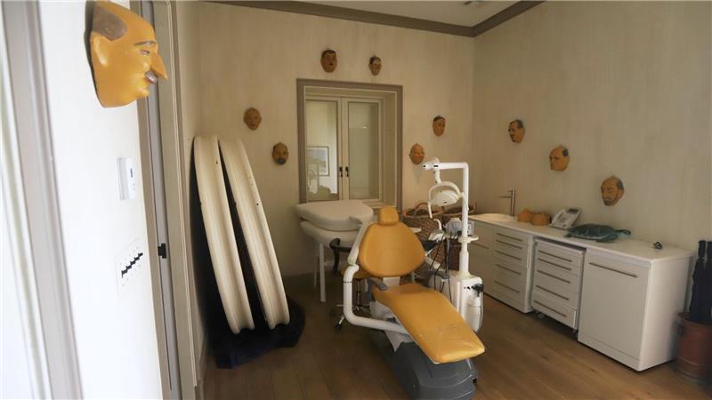 Ein Zahnarztstuhl in der Epstein-Villa.