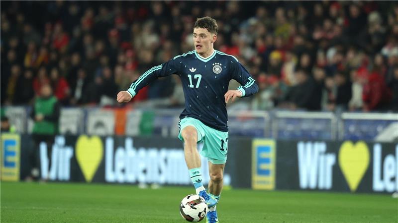 Ein Zauberer am Ball: Florian Wirtz. 