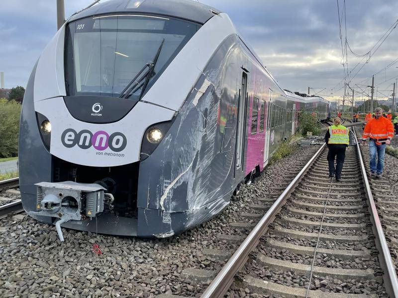 Nach Enno-Unfall: Bahnverkehr läuft wieder Ein Zug ist während des Rangierens an einer Weiche aus dem Gleis gesprungen. Foto: Polizei/dpa