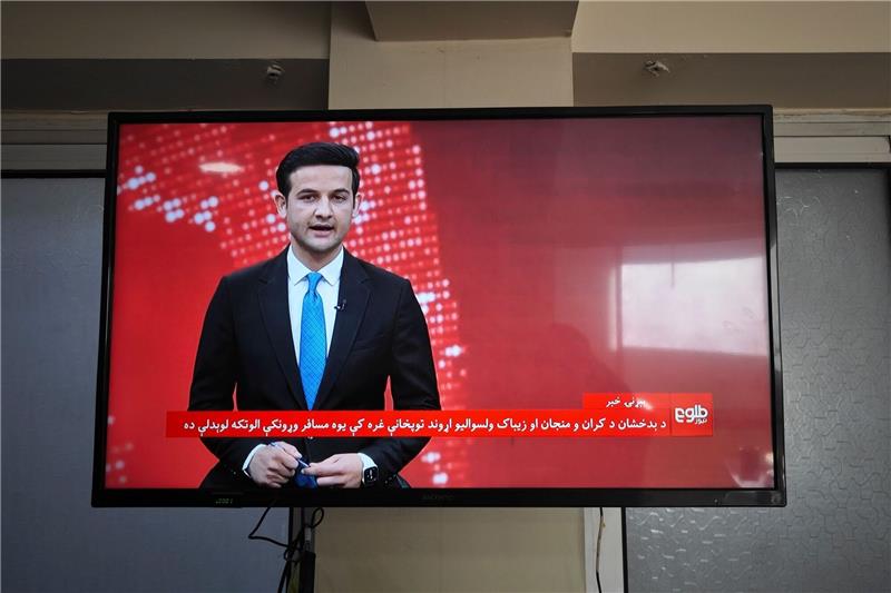 Nach Flugzeugabsturz: Taliban meldet vier Überlebende Ein afghanischer Fernsehsenders berichtet über den Absturz eines Passagierflugzeugs in der Provinz Badachschan.