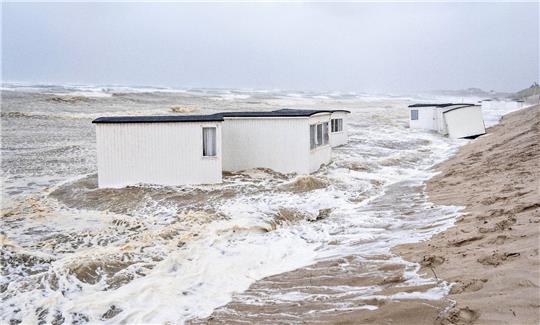 Ein aufziehendes Unwetter führte im vergangenen Sommer in Skandinavien zu Überschwemmungen, Bränden und Wasserschäden.