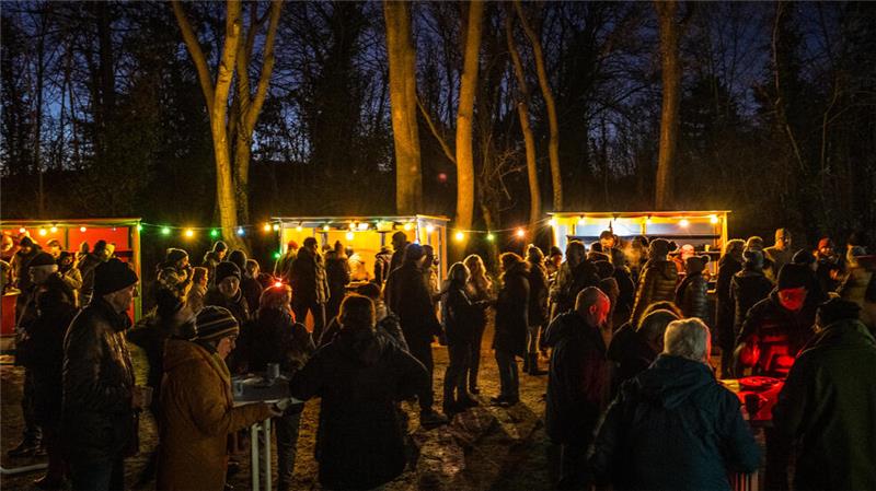 Partystimmung „zwischen den Jahren“ auf historischer Levenborch Ein beliebter Treff „zwischen den Jahren“: Der Dämmerschoppen des Liebenburger Burgvereins ist sehr gut besucht.