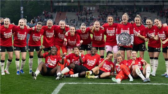 Ein bisschen feiern, aber dann ging der Blick schon auf die kommenden Aufgabe, die FC Barcelona heißt. 