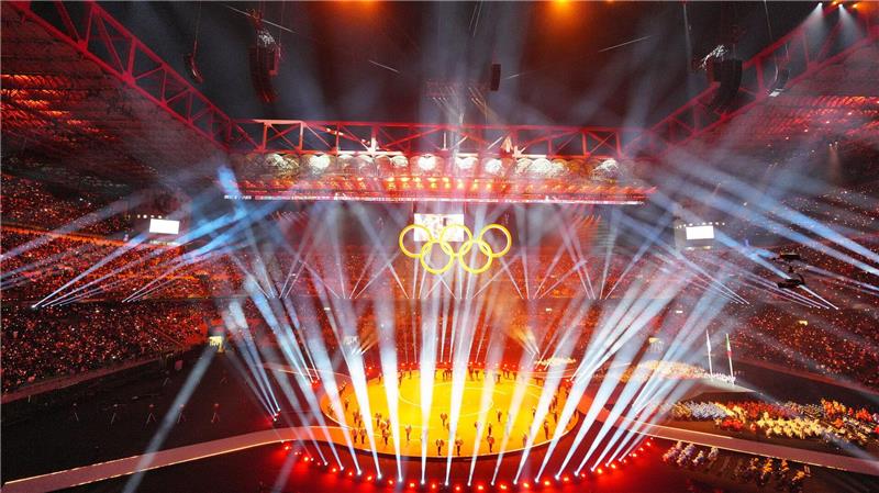 Ein buntes Spektakel eröffnete die Winterspiele in Norditalien.