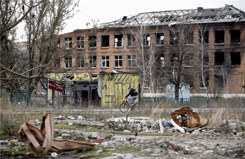 500 Tage Krieg: Mehr als 9000 Todesopfer unter Zivilisten Ein durch Beschuss völlig zerstörtes Gebäude in der ukrainischen Stadt Isjum.