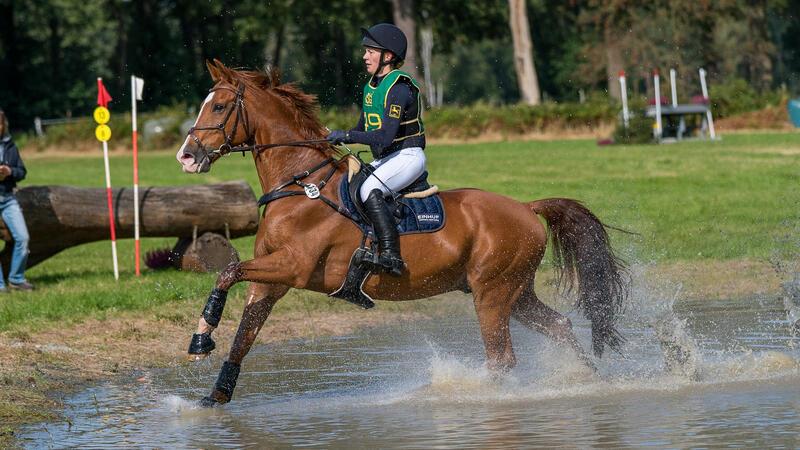 Wolfschmitt gewinnt internationale Prüfung Ein erfolgreiches Paar: Emely Johanna Wolfschmitt vom RV Liebenburg gewinnt auf First-Class in Langenhagen erstmals eine Zwei-Sterne-Prüfung und wird damit auch Landesmeisterin.
