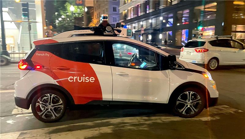 Ein fahrerloses Taxi von der Robotaxi-Firma Cruise in San Francisco.