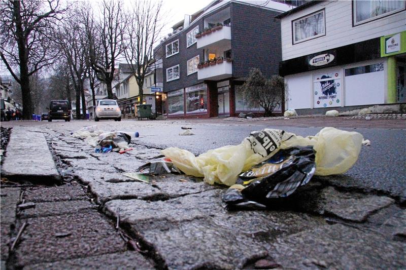 Ein gelber Sack vom Winde verweht: Solche Bilder soll es 2024 im Landkreis Goslar nicht mehr geben. Archivfoto: Schlegel