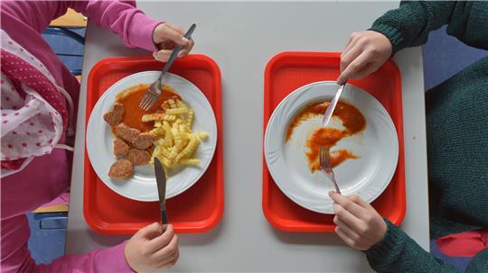 Ein gemeinsames Mittagessen hat einen verbindenden Charakter. (Symbolbild)