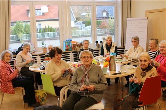 Ein gemütliches Beisammensein: Jeden Montag treffen sich die Damen im Mehrgenerationenhaus. Foto: Jenzora