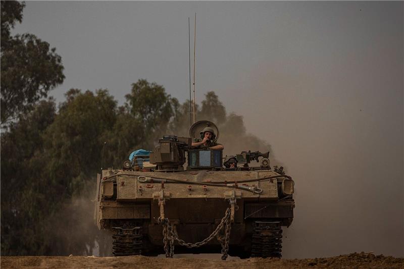 Erneut schwere Kämpfe im Norden Gazas Ein gepanzerter Mannschaftstransportwagen der israelischen Armee. Israels Streitkräfte haben sich im Norden des Gazastreifens mit der islamistischen Hamas erneut schwere Kämpfe geliefert (Archivbild).