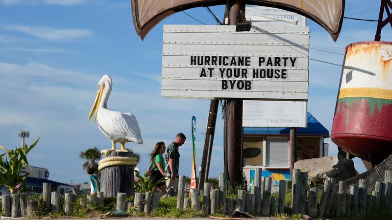 Sturm „Beryl“ kommt US-Küste immer näher Ein geschlossenes Restaurant in Texas kündigt eine „Hurrikan-Party bei dir zuhause“ an