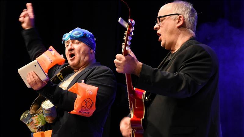 Ein grandios gutes Duo: Die „Schwarze Grütze“ mit Dirk Pursche (li.) und Stefan Klucke präsentiert mit „Ganz dünnes Eis“ ein erstes Endzeitprogramm im Kulturkraftwerk.