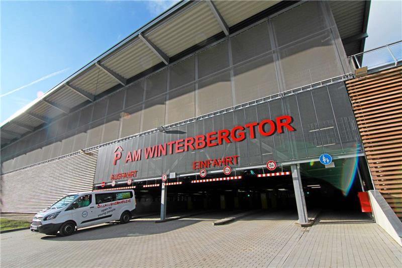 Ein grauer Klotz: Das im vorigen Jahr in Schierke eröffnete Parkhaus.  Foto: Bein