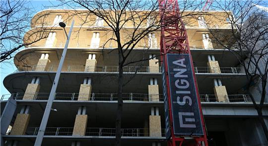 Ein im Bau befindliches Luxuskaufhaus-Projekt der Signa-Gruppe in Wien hat Konkurs angemeldet.