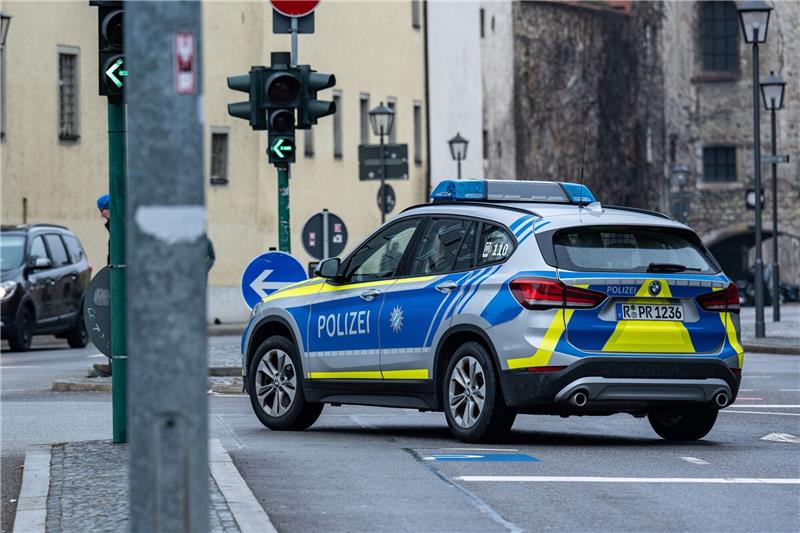Aus Regensburg geflüchteter Mörder in Frankreich gefasst Ein in Regensburg entflohener Häftling ist Fahndern in Frankreich nahe der deutschen Grenze ins Netz gegangen.