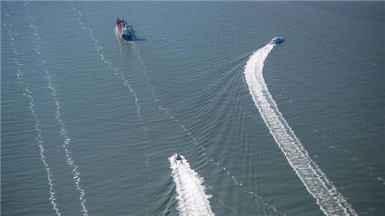 Ein internationales Übereinkommen soll verhindern, dass Ballastwasser von Schiffen unbehandelt in die Meere gelangen. (Symbolbild)