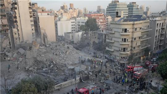 Ein israelischer Luftangriff hat in der libanesischen Hauptstadt ein mehrstöckiges Gebäude dem Erdboden gleichgemacht. 