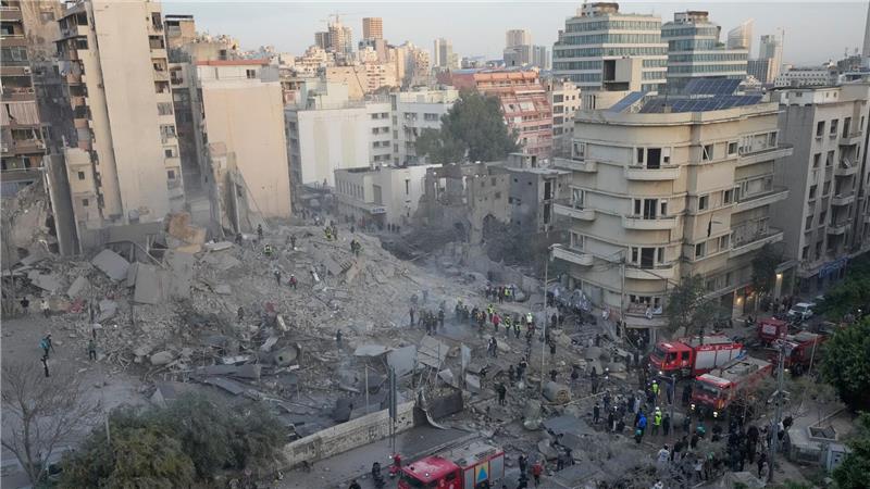 Ein israelischer Luftangriff hat in der libanesischen Hauptstadt ein mehrstöckiges Gebäude dem Erdboden gleichgemacht. 